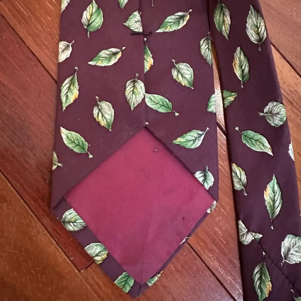 Vintage J. Crew 100% Silk Maroon Leaves Leaf Tie Dark 57” Long Preppy 3.625